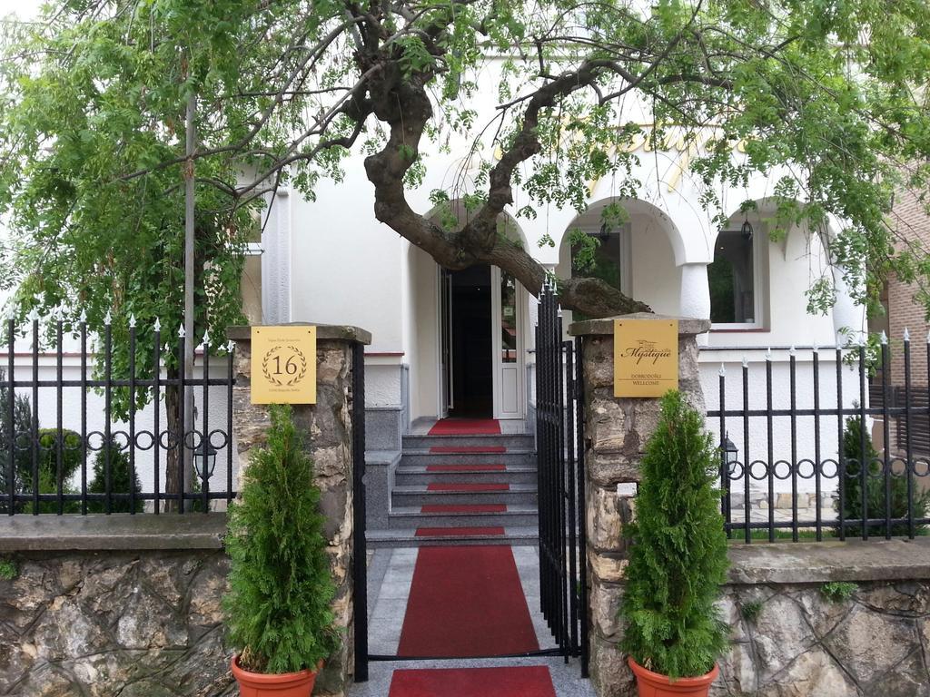 Villa Mystique Beograd Ngoại thất bức ảnh